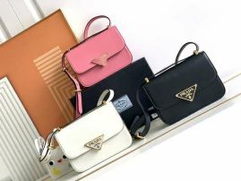 Picture of Prada Lady Handbags _SKUfw137594045fw